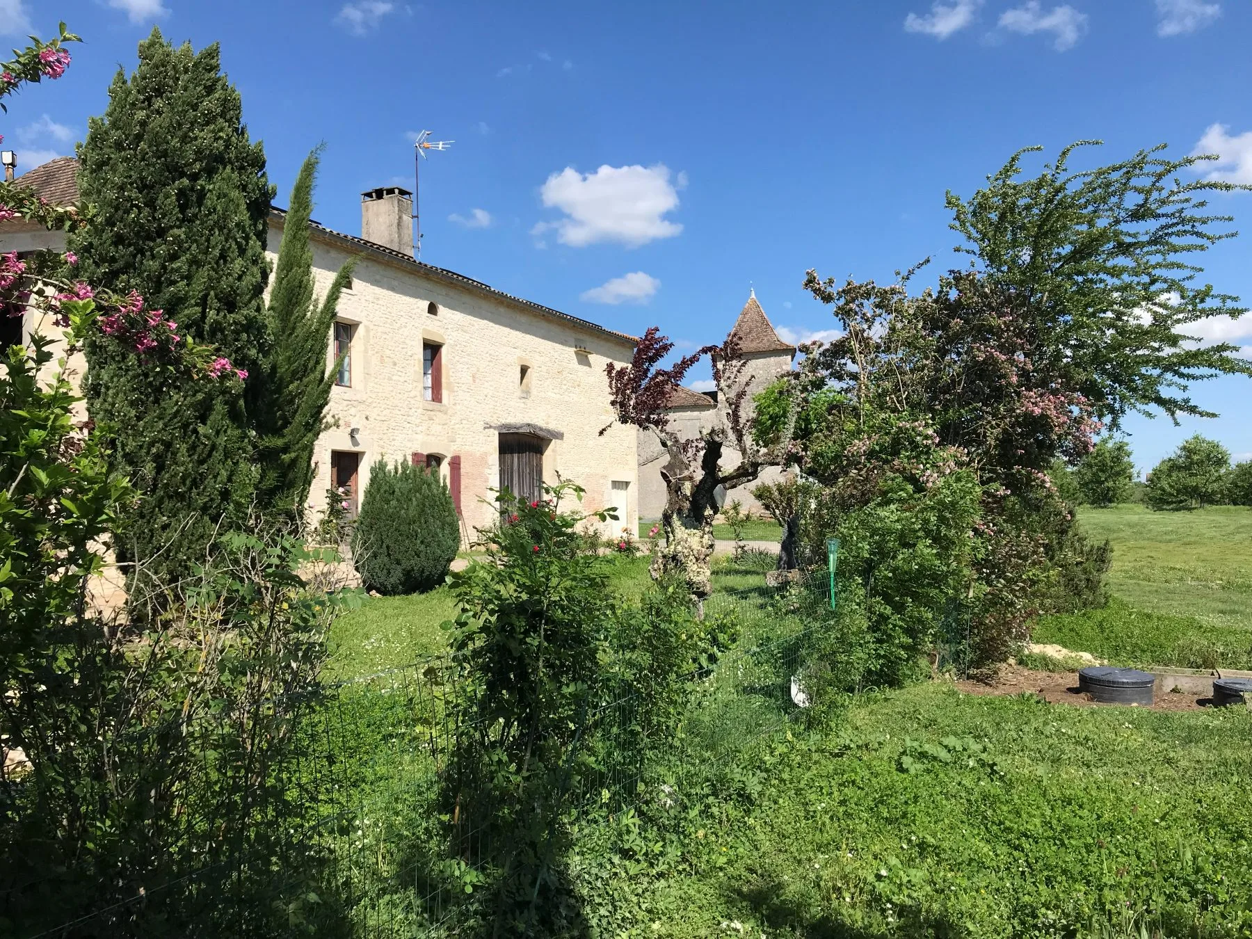 Maison et jardin au domaine
