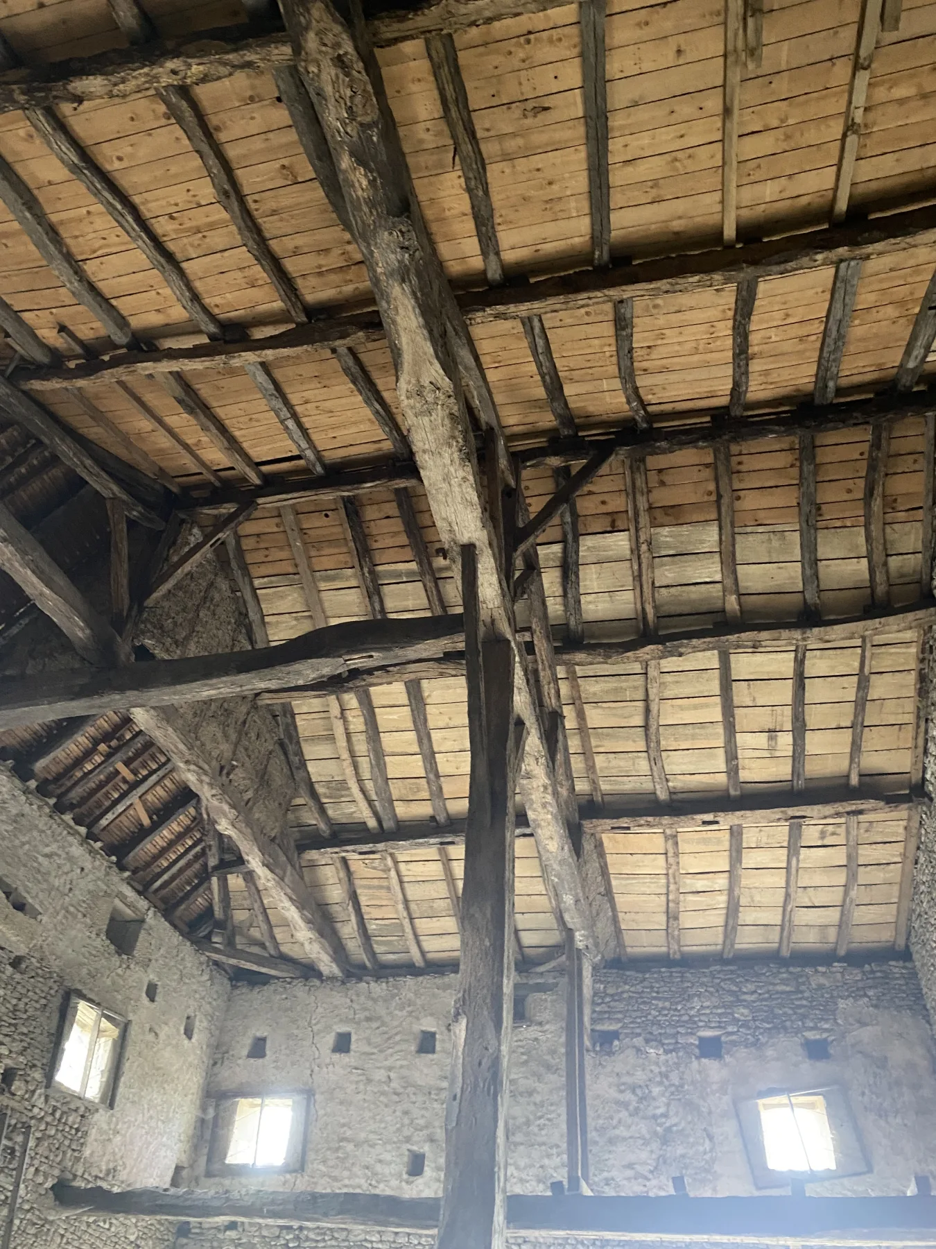 Charpente ancienne de la bâtisse du domaine Le Voisin