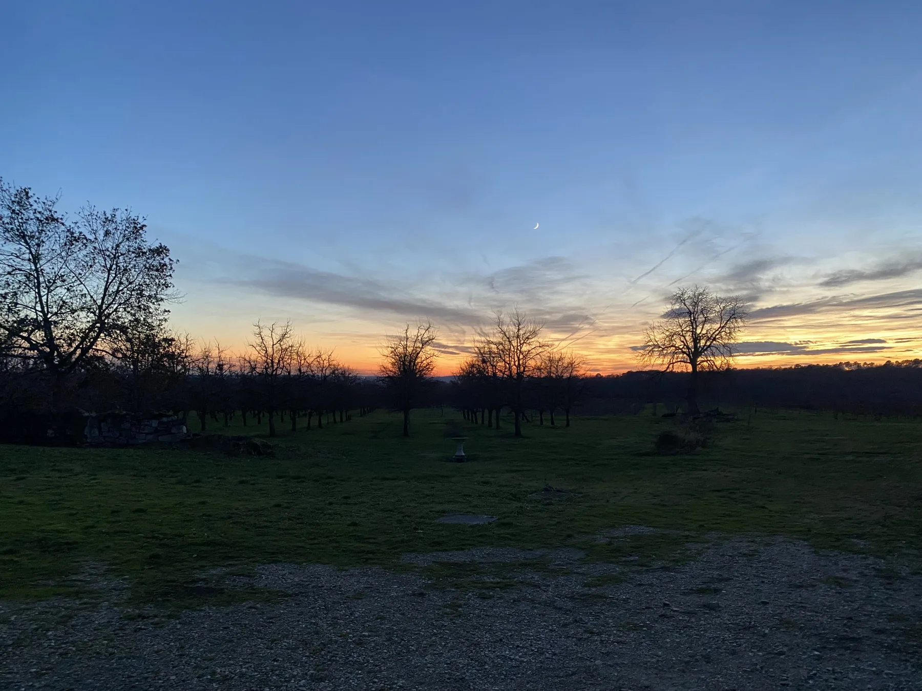 Prairie du domaine Le Voisin au crépuscule