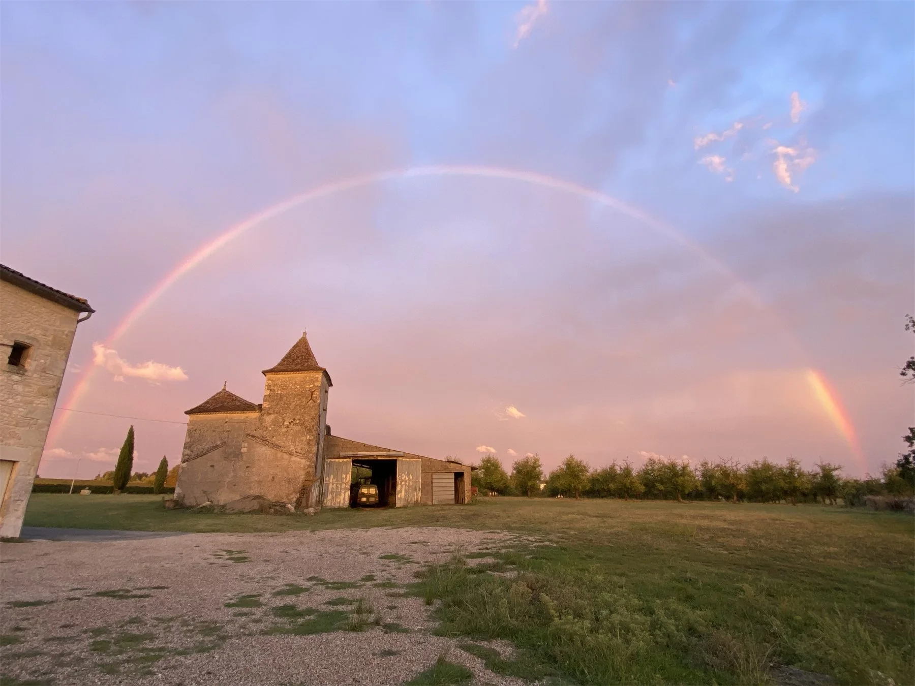 Domaine Le Voisin sous un arc-en-ciel